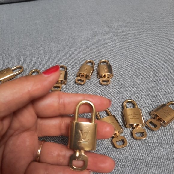Authentic Louis Vuitton gold brass Padlock and key ,made in France - Picture 11 of 14